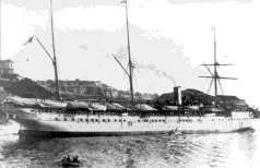 L’Iraouaddy Photographie ancienne du paquebot L'Iraouaddy, navire à vapeur et à mâts, le long d'une côte